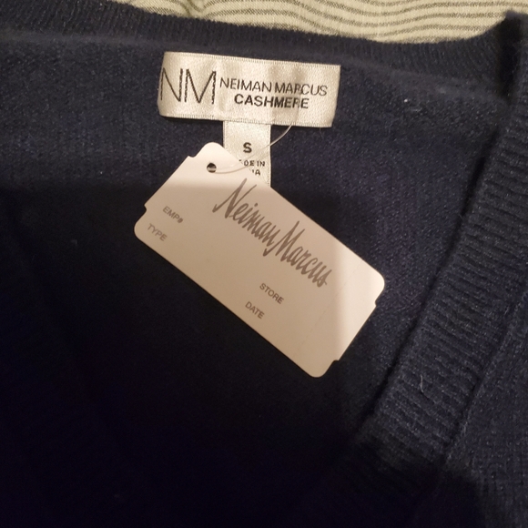 Neiman Marcus Cashmere Collection Cashmere Classic V-Neck Sweater Navy NWT $165 - Picture 9 of 10